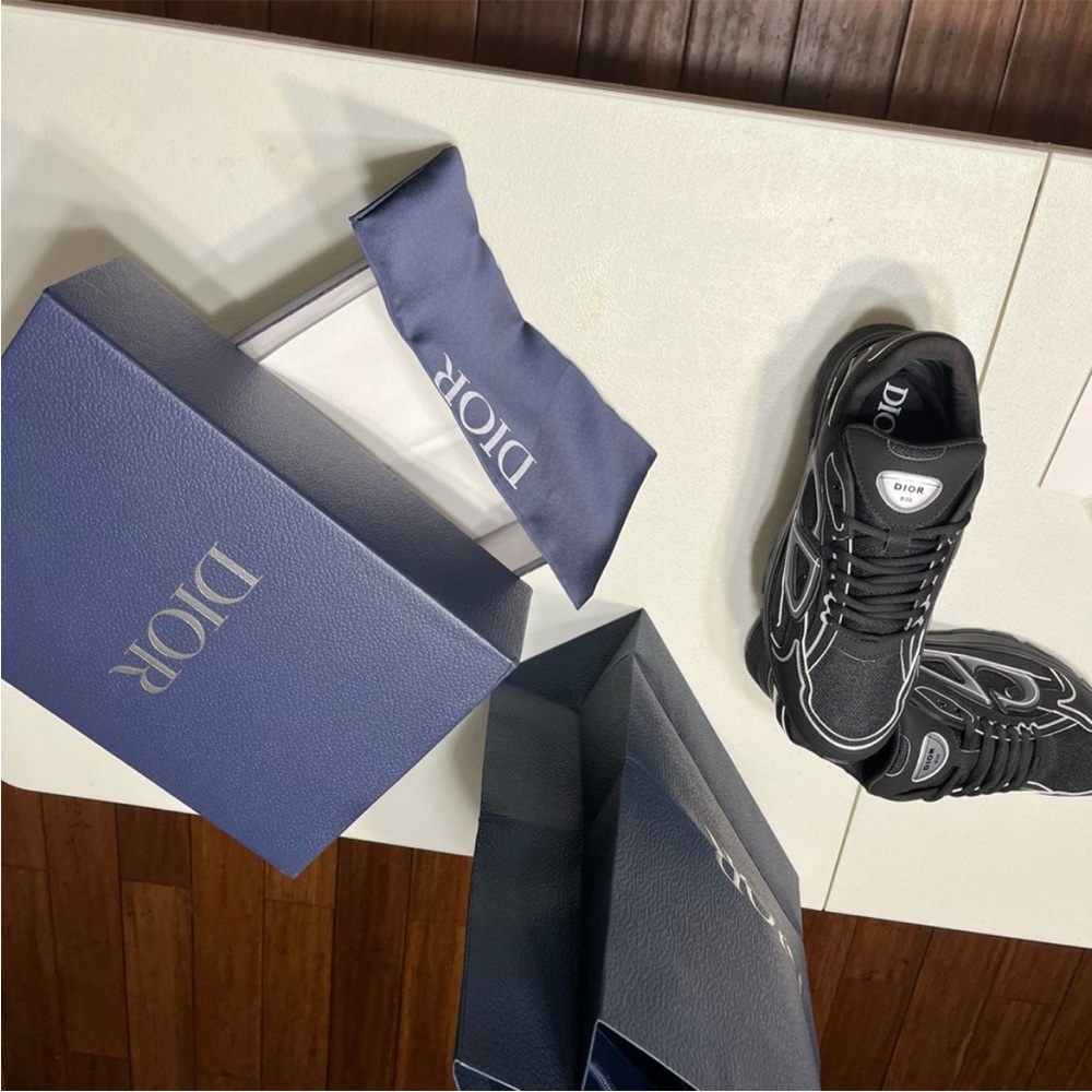 Dior Men's Black and Gray Sneakers - Picture 2 of 6